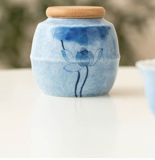 Pawlsle Trails Hand-painted hydrangea urns, pet souvenir jars, pet funeral supplies, high-end urns