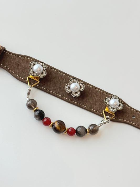 Pawlsle Trails Vintage-style pearl and floral pet collar—a luxurious, handcrafted collar for cats and dogs, featuring a chain of tiger’s eye beads; an elegant accessory for your pet’s neck. Style 1