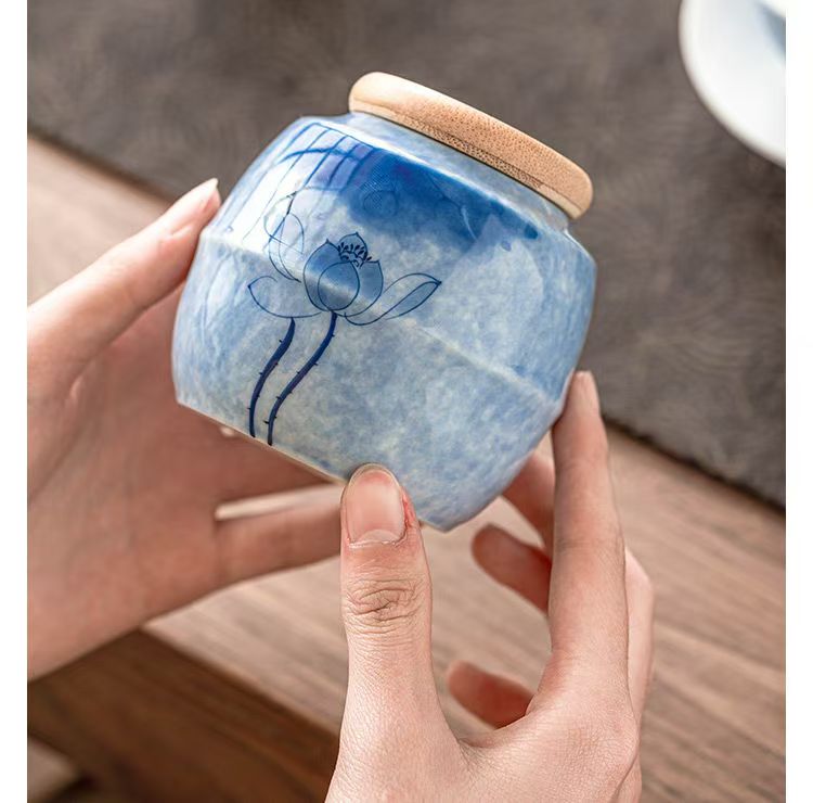 Pawlsle Trails Hand-painted hydrangea urns, pet souvenir jars, pet funeral supplies, high-end urns