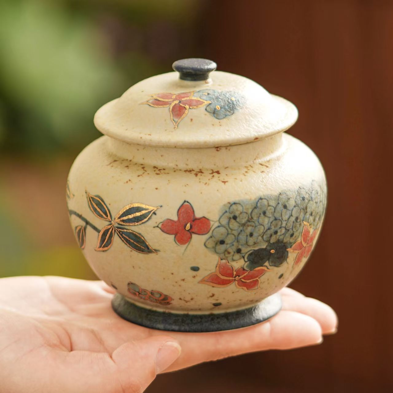 Pawlsle Trails Hand-painted hydrangea urns, pet souvenir jars, pet funeral supplies, high-end urns