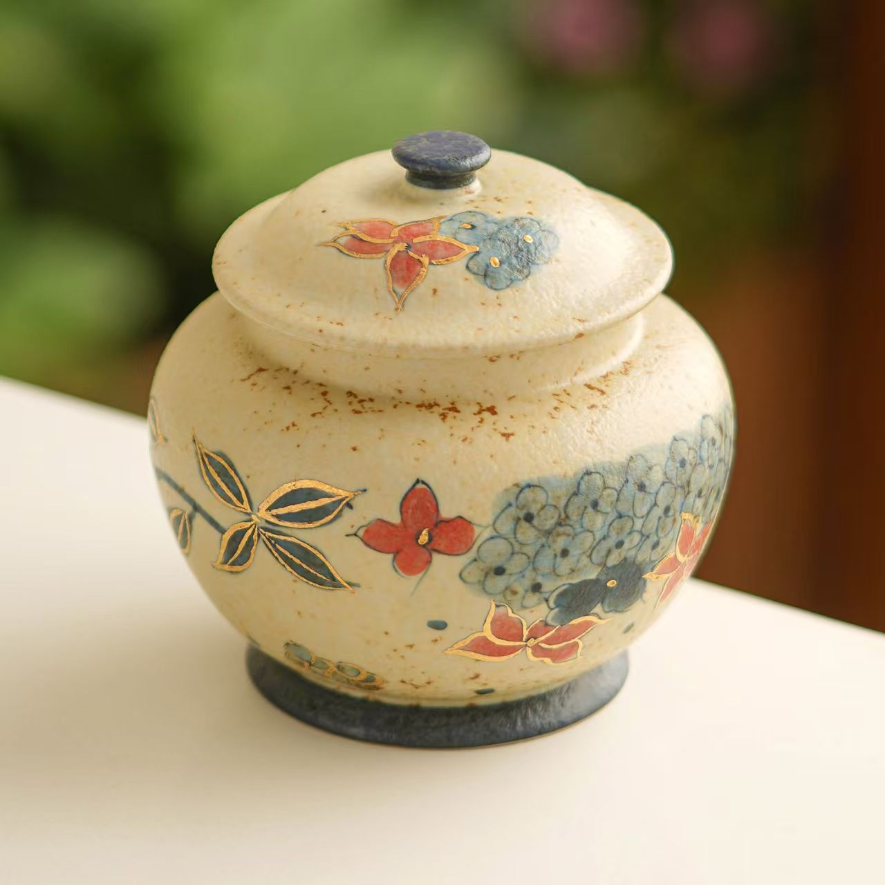 Pawlsle Trails Hand-painted hydrangea urns, pet souvenir jars, pet funeral supplies, high-end urns