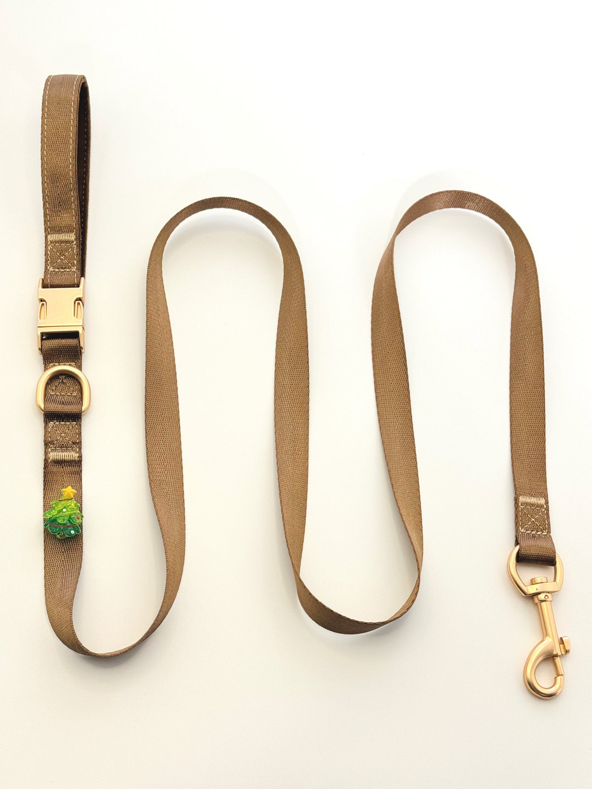 Pawlsle Trails Festive Sparkling Pet Collar Set, featuring a Christmas tree design and crafted from high-quality leather and natural crystal beads. Leash Style 1