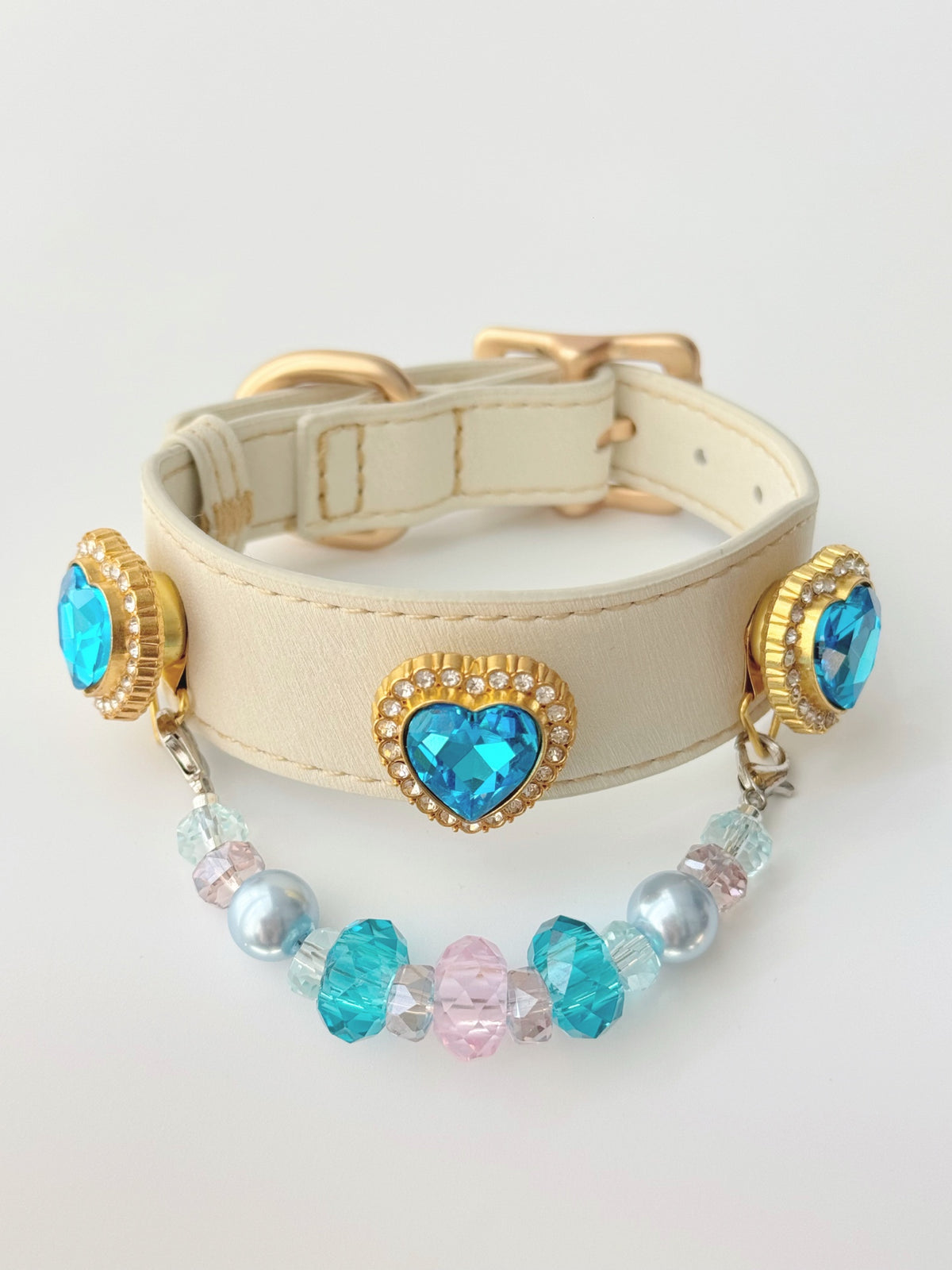 Pawlsle Trails Luxurious "Heart of the Ocean" crystal pet collar—an elegant white microfiber collar adorned with beaded gemstones. XL(Suitable for 9.5-20 catties) Style 2