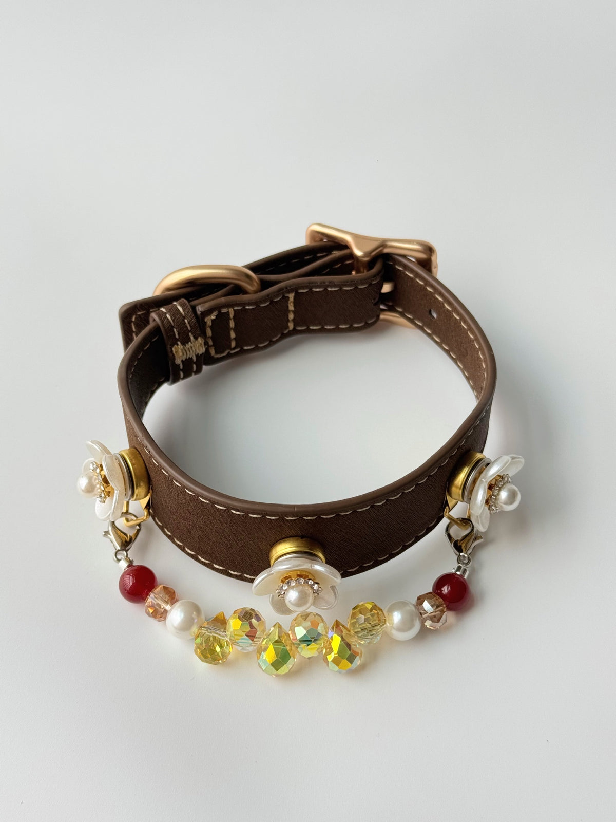 Pawlsle Trails Vintage-style pearl pet collar, crafted from luxurious microfiber leather and accented with a natural crystal chain—an elegant, handmade accessory for your pet.