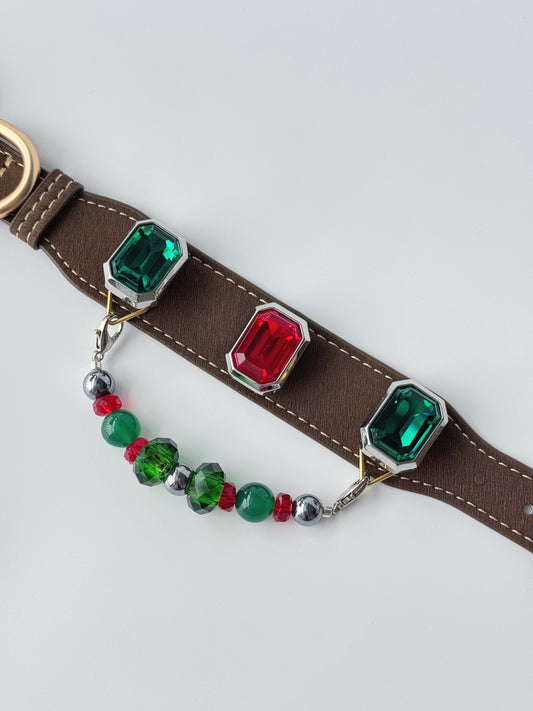 Pawlsle Trails Vintage-style square-gem pet collar, crafted from luxurious microfiber leather and accented with a delicate beaded chain—a magnificent, handcrafted accessory for your pet.