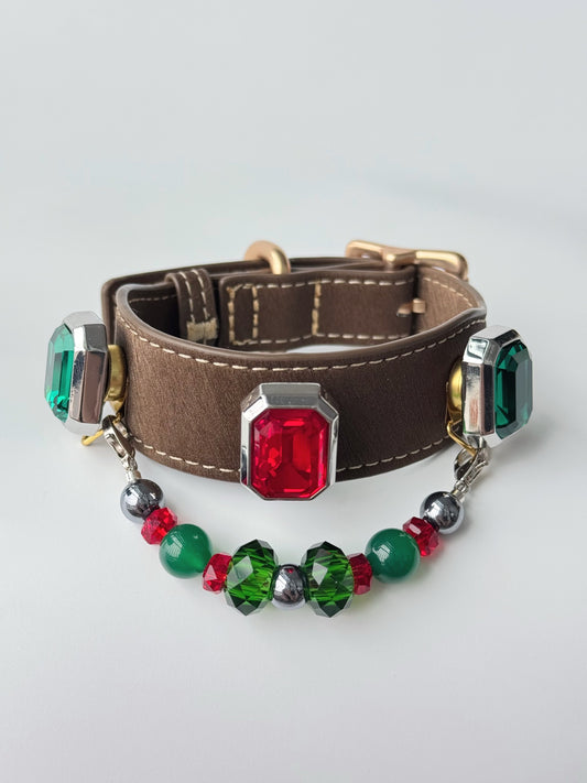 Pawlsle Trails Vintage-style square-gem pet collar, crafted from luxurious microfiber leather and accented with a delicate beaded chain—a magnificent, handcrafted accessory for your pet. Style 1