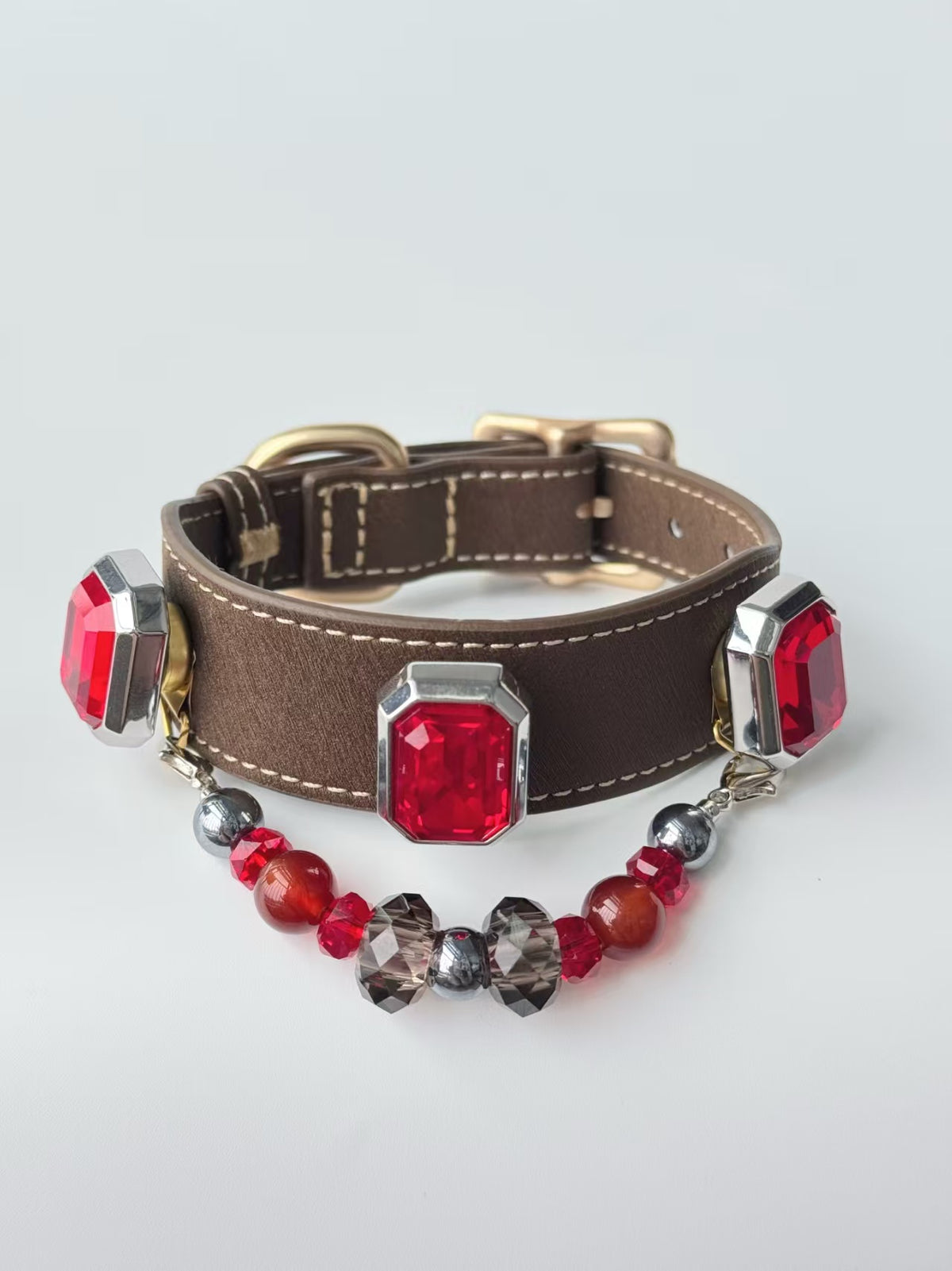 Pawlsle Trails Vintage-style square-gem pet collar, crafted from luxurious microfiber leather and accented with a delicate beaded chain—a magnificent, handcrafted accessory for your pet. Style 2