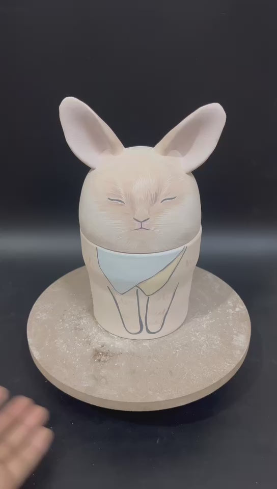 Customized personalized urns, engraved with names or not, for special memories for pet owners.